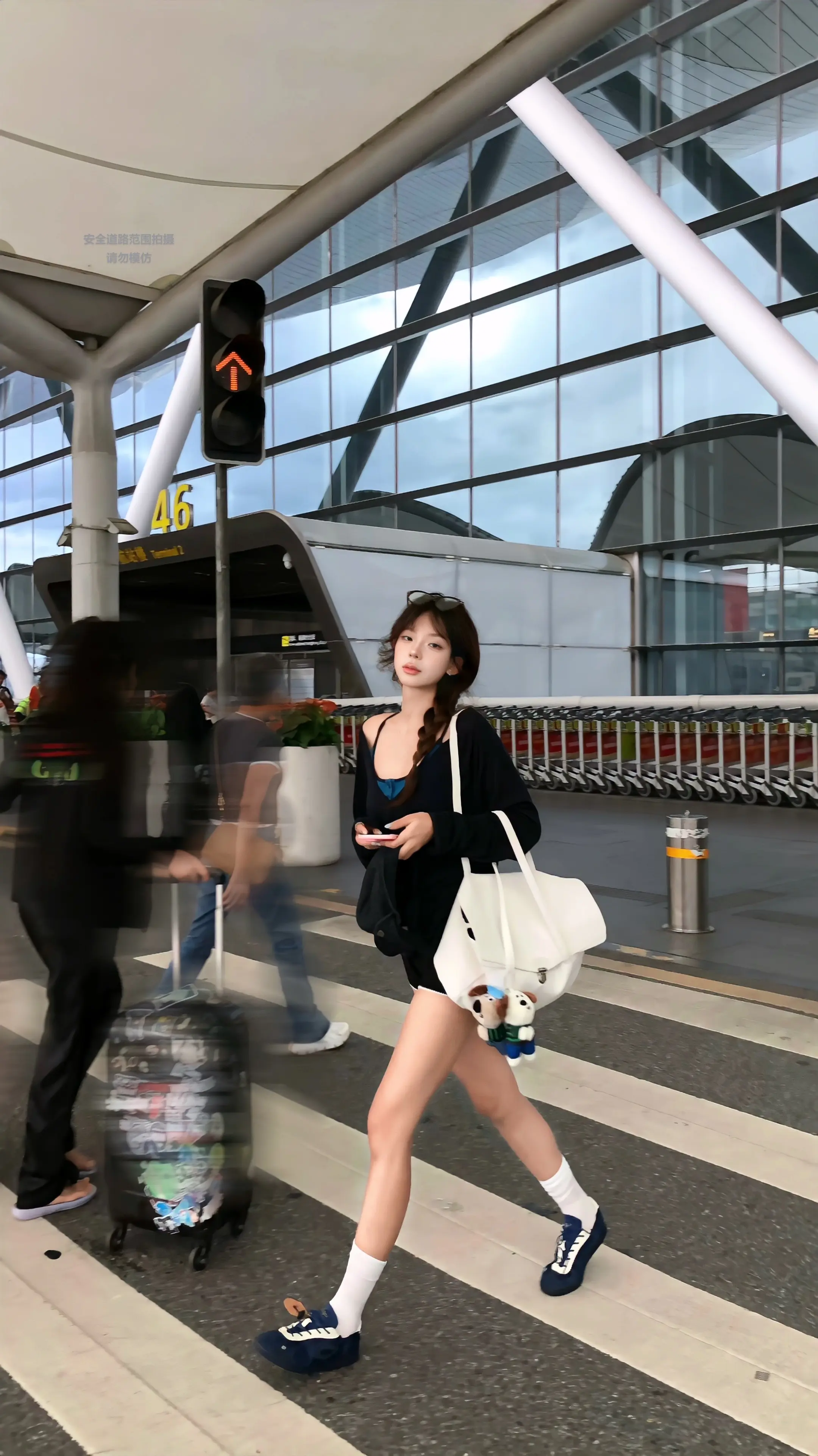 称不上大方或性格张扬