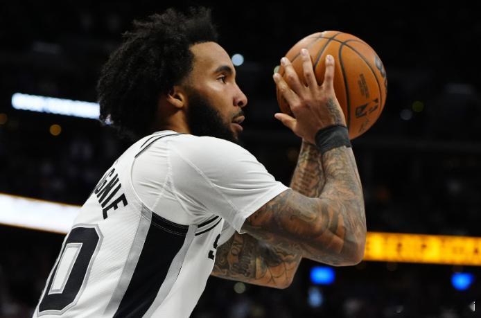 NBA西部决赛，马刺双加时122-115力克雷霆，总比分1-0领先。本场比赛，马