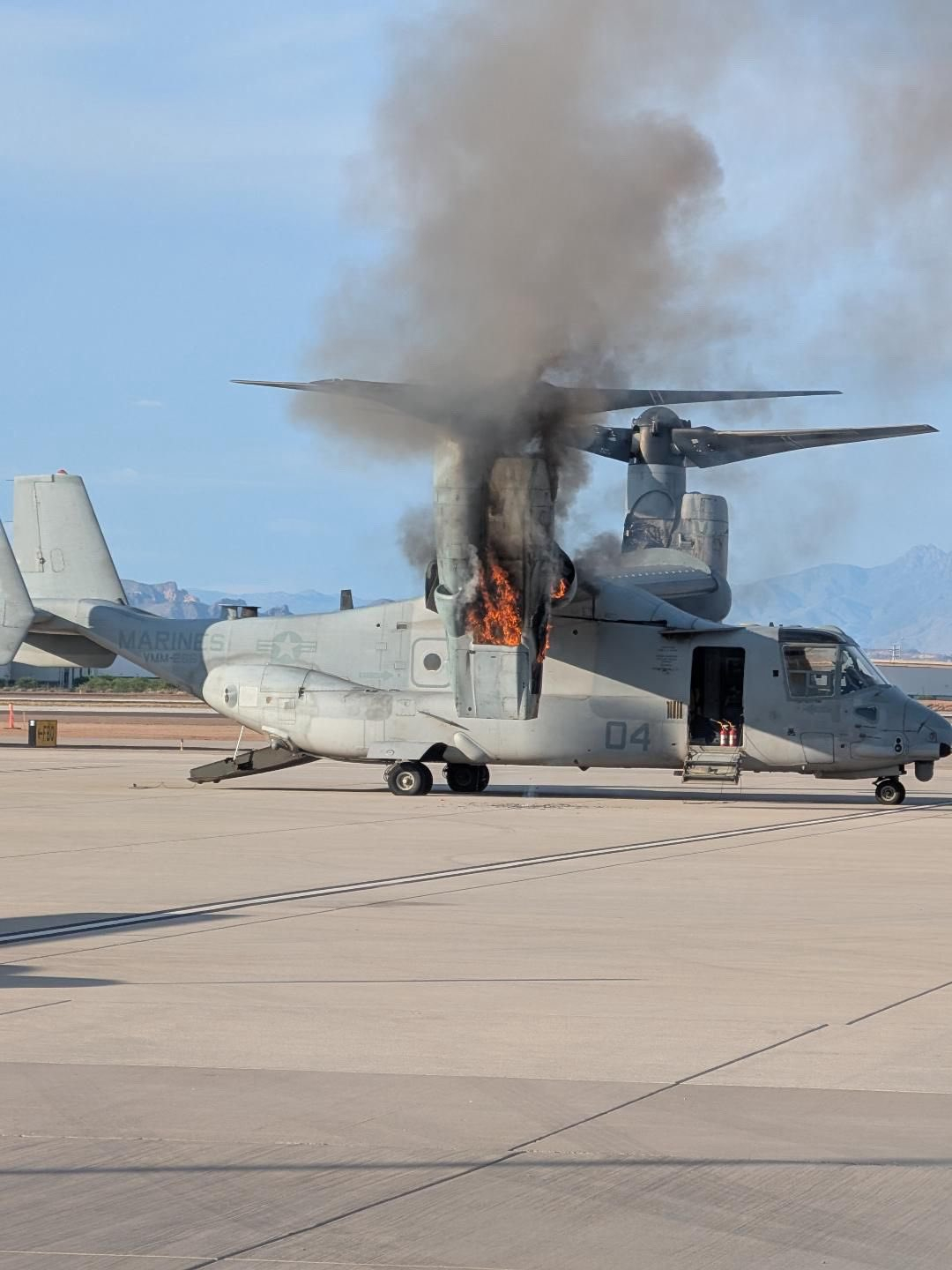 一架隶属于MD四等人 VMM-266中型倾转旋翼机中队的 MV-22B“鱼鹰”（