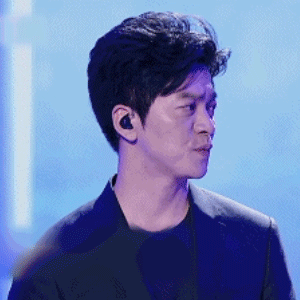 李健 禁烟大使其实不抽烟的人都知道，抽烟的人身上烟味很大，不抽烟的人闻到很难受，