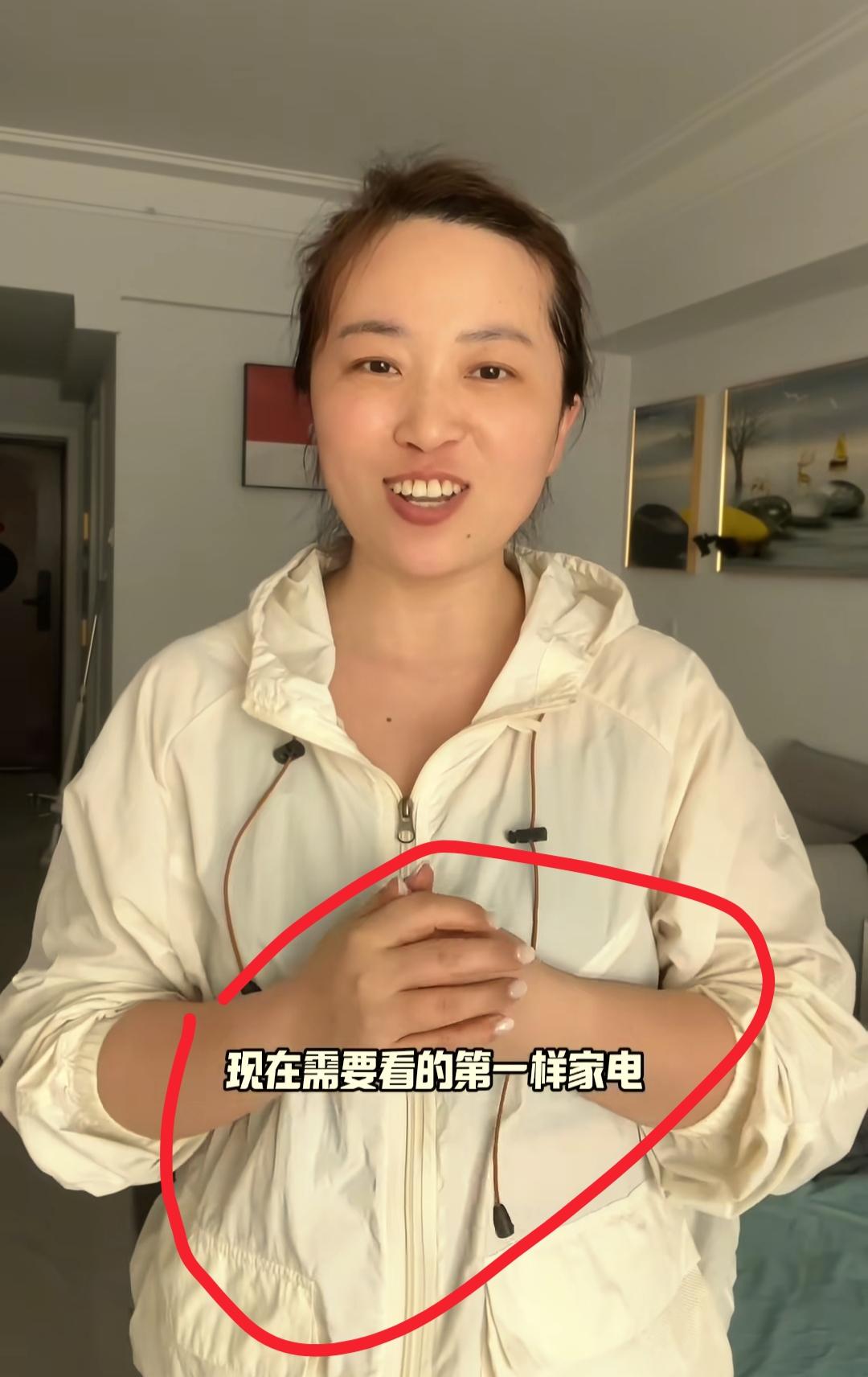 我开始有点理解娜娜了
这么清醒独立的女人，谁会不佩服啊？
不仅是因为能自己买房扎