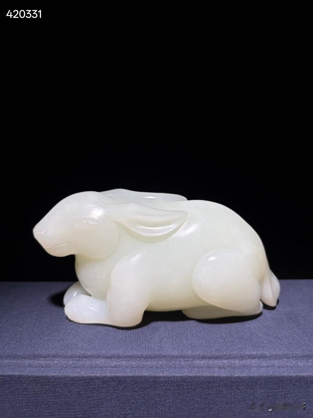 清和田玉玉兔摆件
尺寸12.8×5.7×5.9厘米