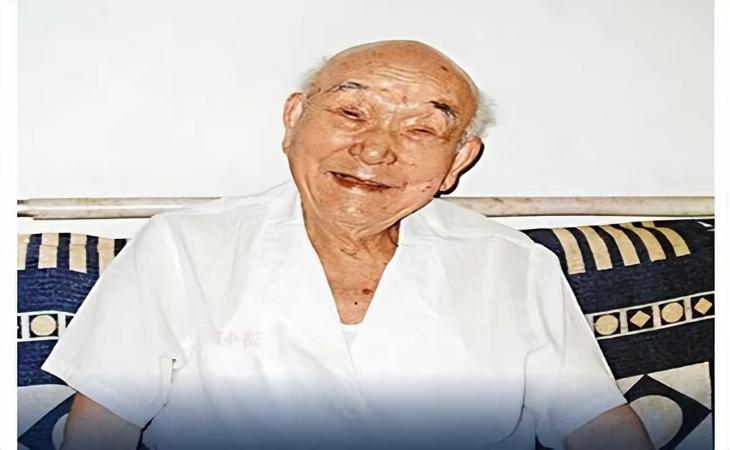 抗战时期，山东一老太太将一个昏迷的日本兵扛回了家。刚到家，老太太就对儿媳妇大喊一