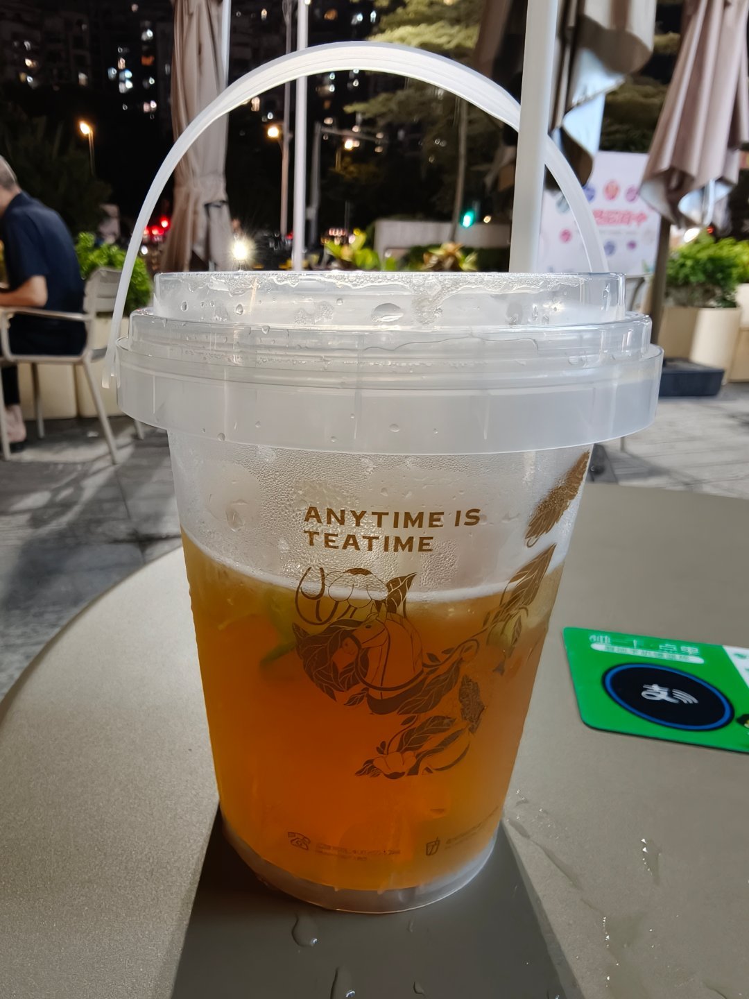益禾堂5.9一大桶柠檬茶，喝到饱！柠檬茶出了广东，还有人喝吗？[doge]  ​