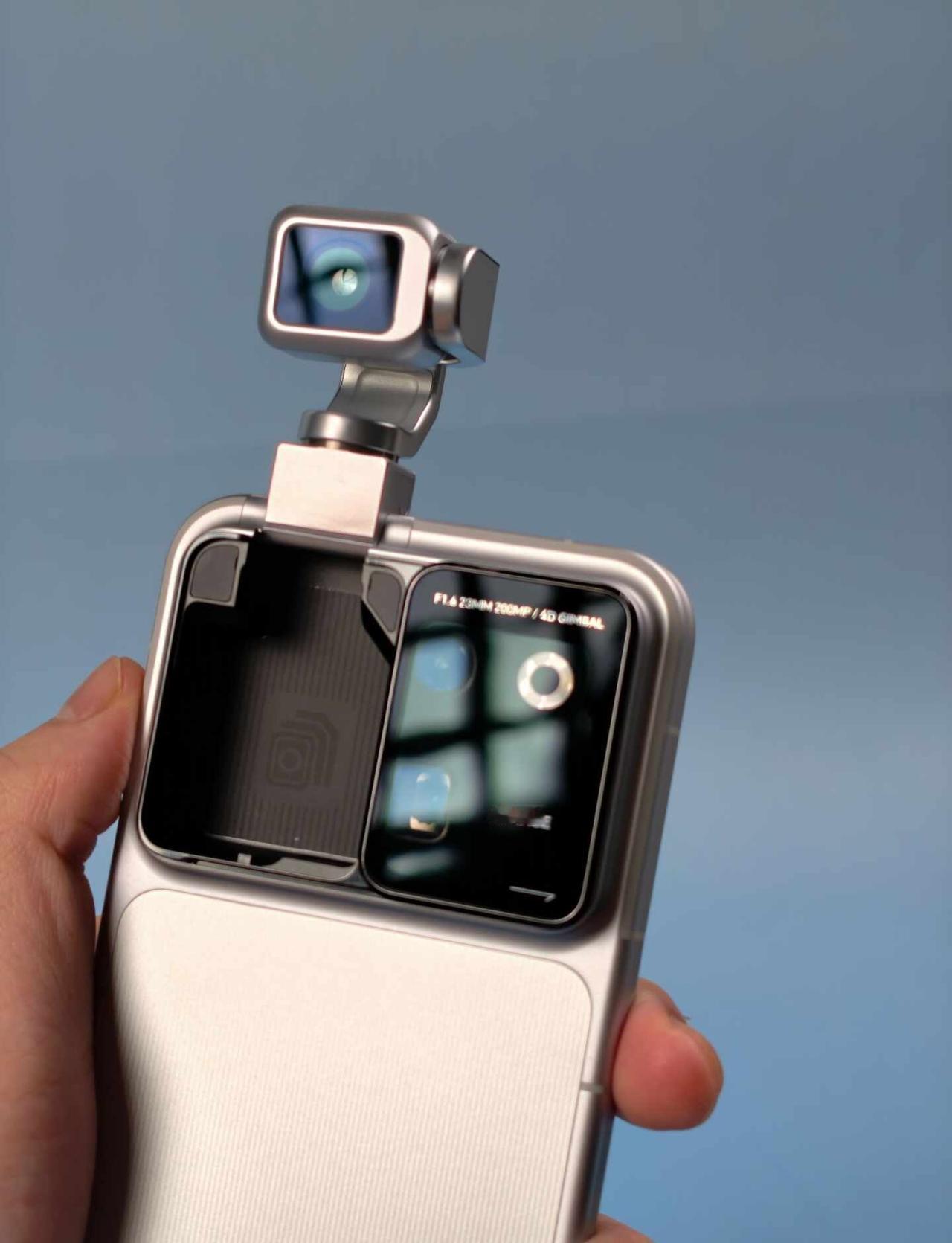 荣耀Robot Phone 真机可体验了
10号 ！10号 ！10号门店就有真机