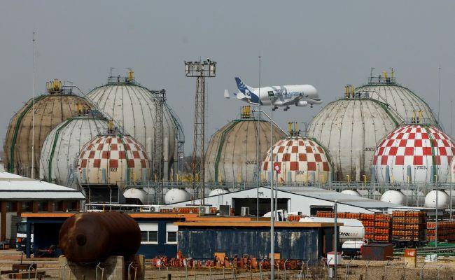 全球供应链告急！中东战火瘫痪空运 亚欧运费暴涨45%，冲击远超油价。
 
最由于