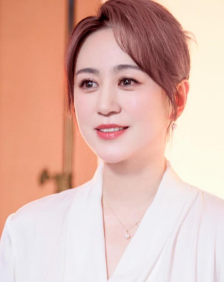 当年，马丽想买房，手里资金不够，就让沈腾邀请开发商吃饭，饭桌上，开发商提出一个要