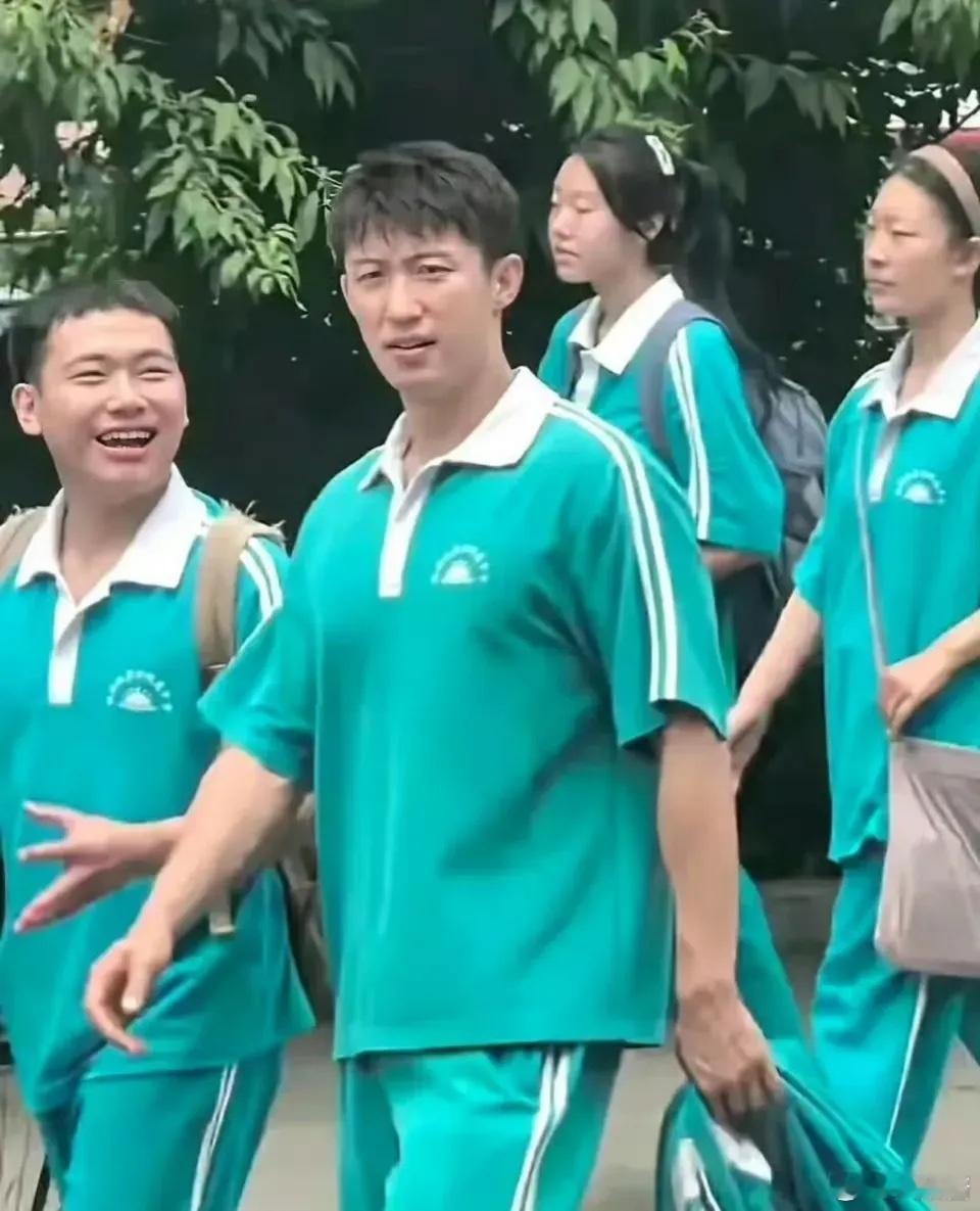 啊黄景瑜演的是初中生啊[费解] ​​​