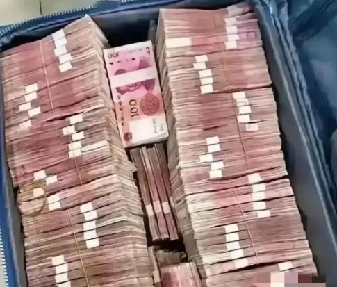 中800万彩票有人出700万买？别傻了，这是送你进监狱的门票
 
你有没有想过，