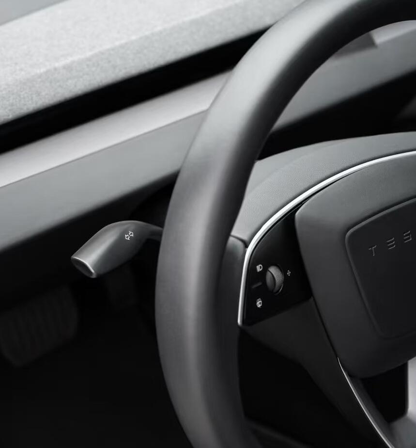 Model 3老车主加装拨杆需2499元
不知道屏幕前的特斯拉车主，你们是否习惯