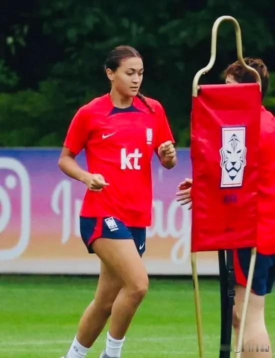 0-1，韩国U17女足先进球了！U17女足亚洲杯季军争夺战正在进行，对阵双方是中