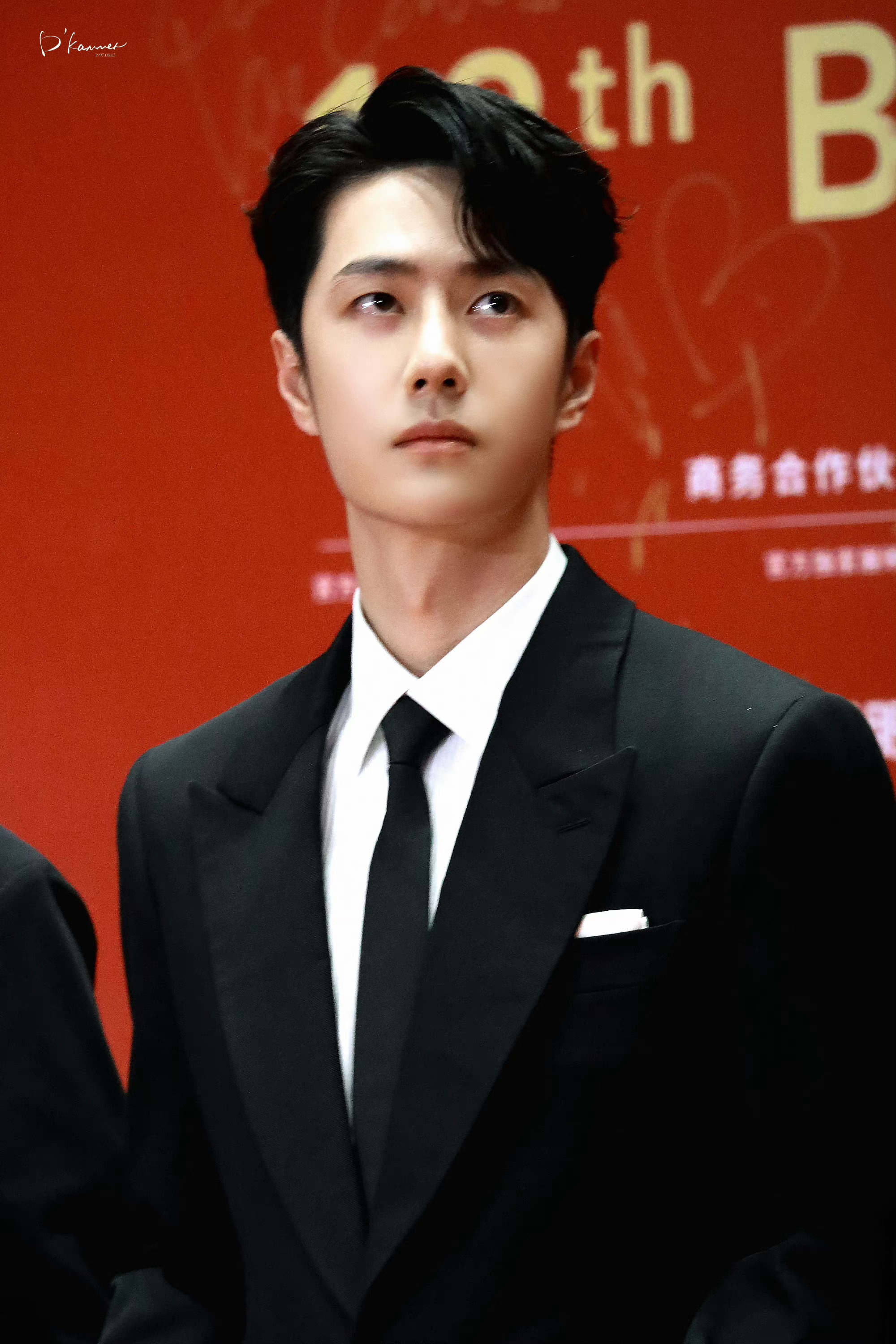 板板正正的王一博，真的很适合英雄形象！屈指算来，我们雷宇的生日也不远了呢！ 