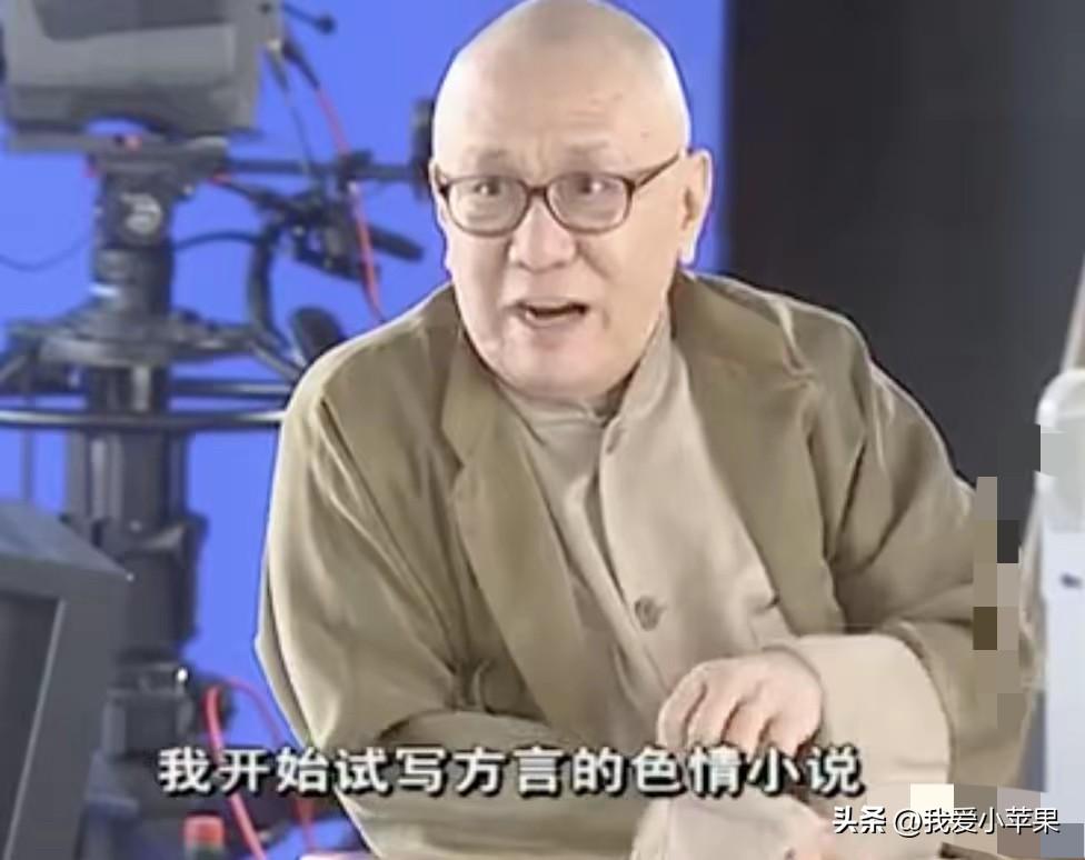 黄霑真是色中饿鬼。
娃娃演唱《倩女幽魂》国语版的主题曲，黄霑给她讲解：“这首歌是