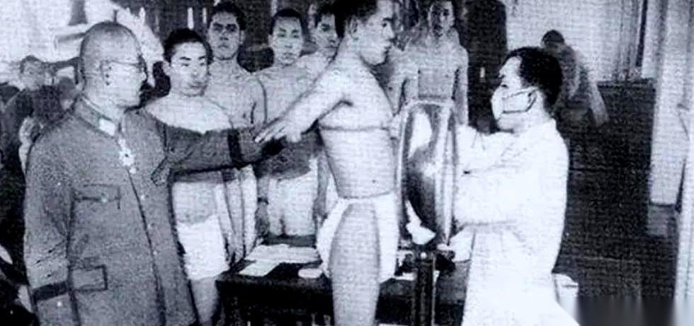 二战后，日本官方曾公开招聘过一个特殊工种：“慰安夫”。
专门服务进驻日本的美国大