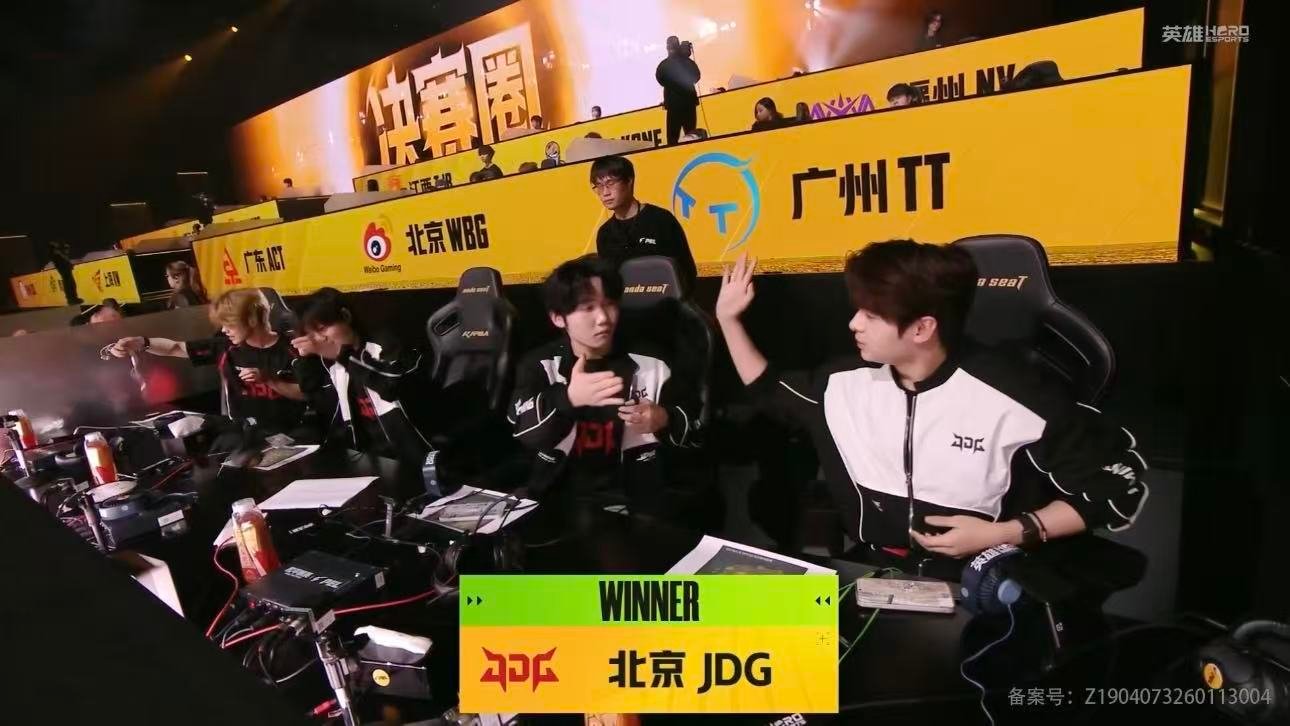 状态强势回归，团战协同拉满，JDG稳稳吃鸡，重回赛场节奏 JDG状态回暖吃下一鸡