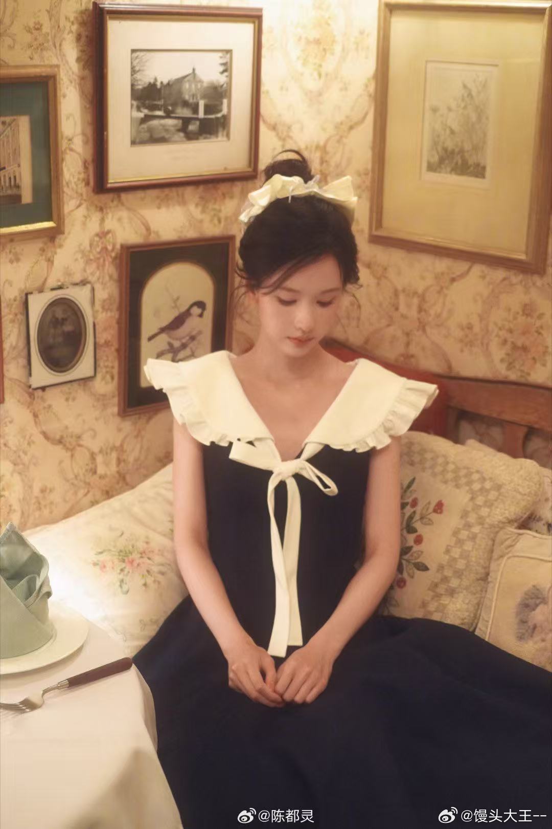 陈都灵 算姐姐没用 看着镜头都在发光的陈都灵，面对粉丝却格外柔软，一句算姐姐没用