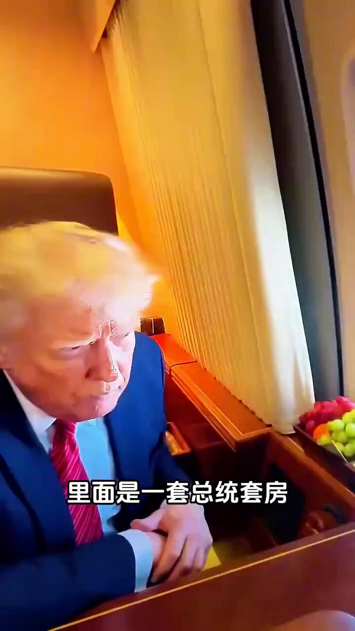 它一共由三层叠加而成，整体高度相当于一栋六层的高楼，这就是"空军一号"。
在机身