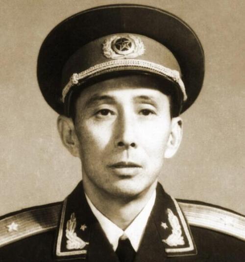 1941年，一个卖油郎问：“村里住多少八路？”小孩不假思索，脱口而出：“七八个！