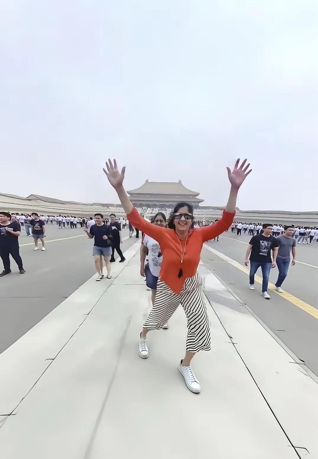 2026年7月，多名印度游客在故宫开放区域排队时，外放歌曲《Mera Naam 