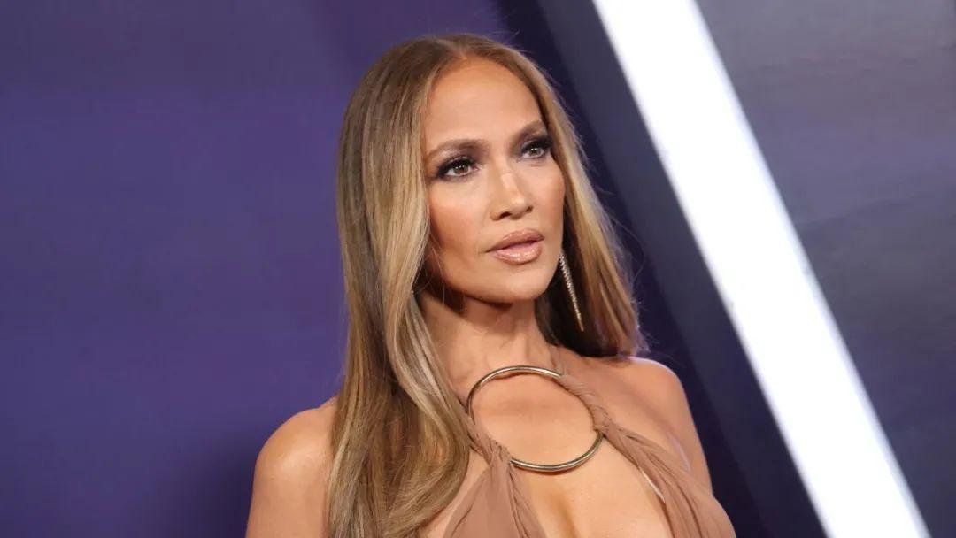 据报道，詹妮弗·洛佩兹（Jennifer Lopez）在波兰华沙的演出中，为超过