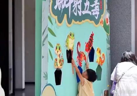 【开宴一张饼皮卷起台州端午老味道 】椒江端午食饼筒四季宴以非遗美食为核心，巧妙融