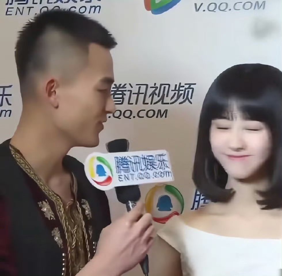 早年时期的陈都灵嫩的和一个小兔子一样  好嫩啊 ​​​我直接就是亲一口 ​​​