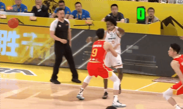 CBA为梦想正当燃   张镇麟滑翔劈扣  张镇麟滑翔劈扣 