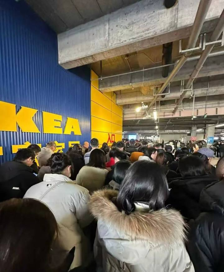 还没开门，队伍已经排到马路上！宜家多地商场清仓3折起？宁波网友发文：劝大家不要去了