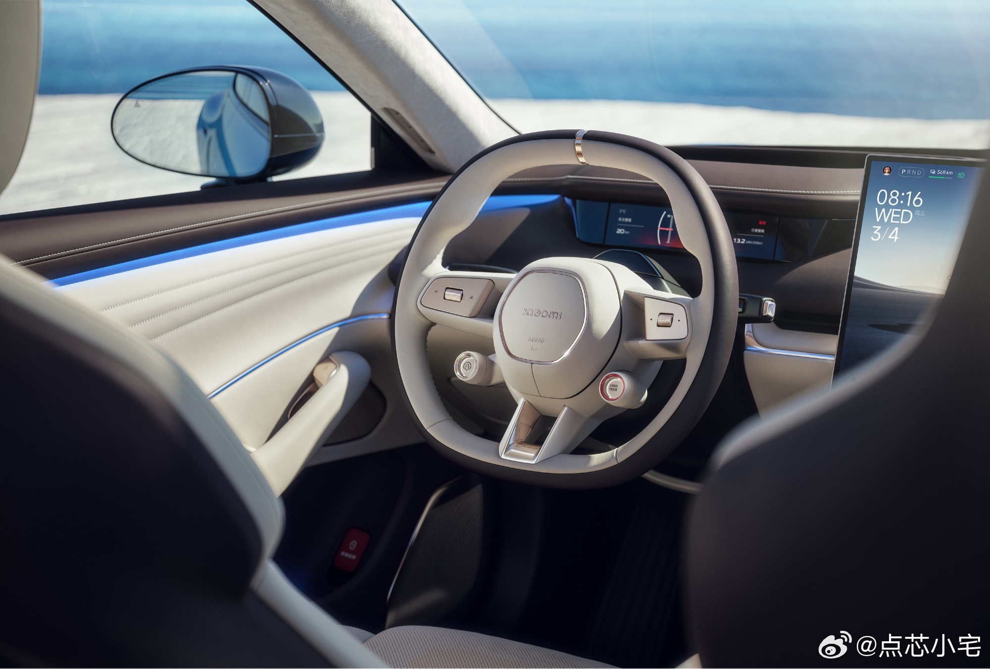 小米在颜值方面从来没有让我们失望过。这个砂陶米绝对是我见过最好看的内饰配色。说实