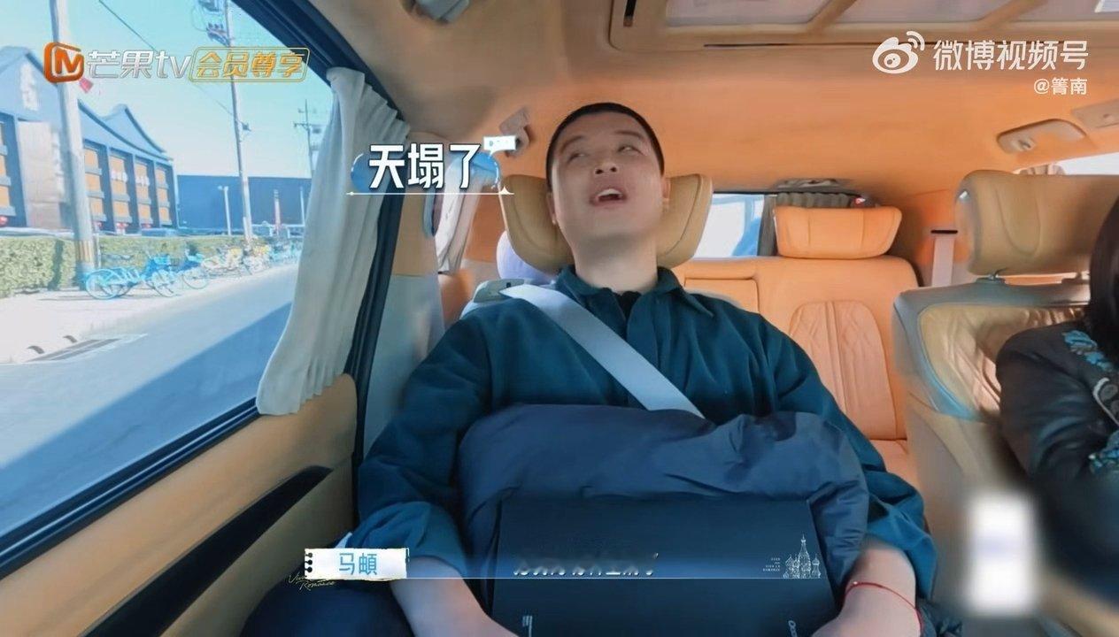 马頔果断拒绝李纯打下手 马頔炒菜正准备倒调料，回头一看碗空了。李纯以为那是要洗的