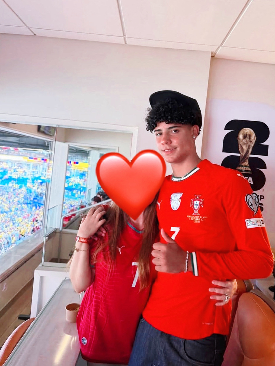 有了对比 …朱尼尔更大一只非正经观战世界杯