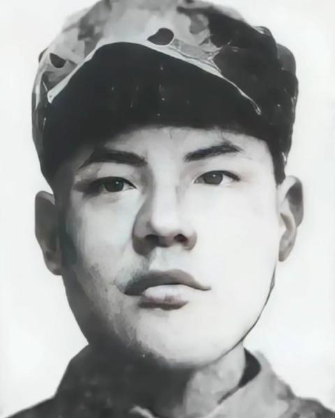 1943年，仅25岁的八路军科长石嘉植被俘，日军把他带到华丽住所，还找来美娇娘与