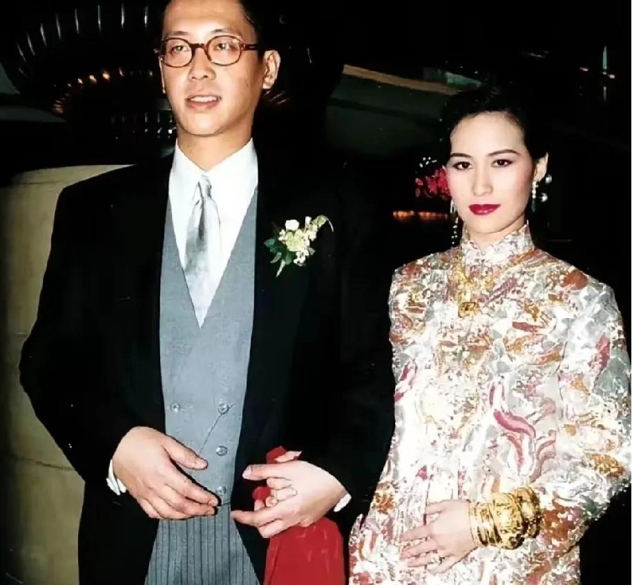 一则古早的八卦，是不是理清了何超琼和许晋亨、陈百强之间的关系？
八卦说，何超琼和