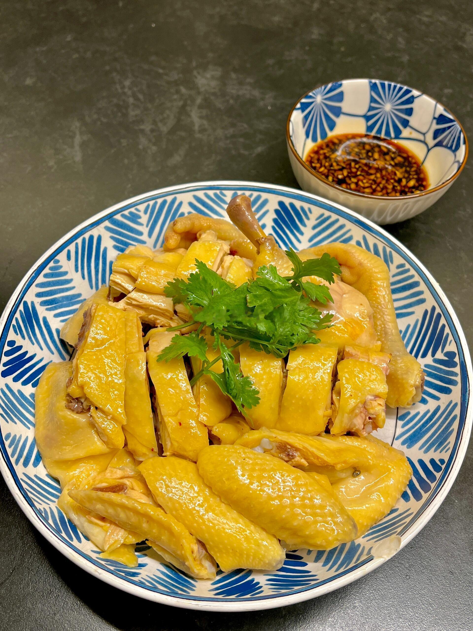 东北人吃广东带血的鸡肉被震惊从小吃到大的白斩鸡，奶奶辈传下来的做法，百吃不腻的上