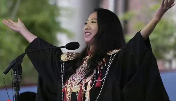 美国不要的，中国也坚决不要！美国哈佛大学毕业典礼上，中国留学生蒋雨融曾经代表毕业