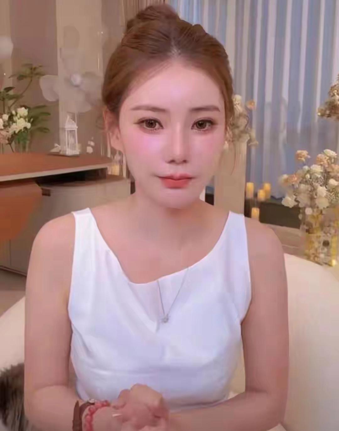 马筱梅不回北京，是因为孩子在台北出生，证件还没办好，不是她不愿意回去。
台北出生