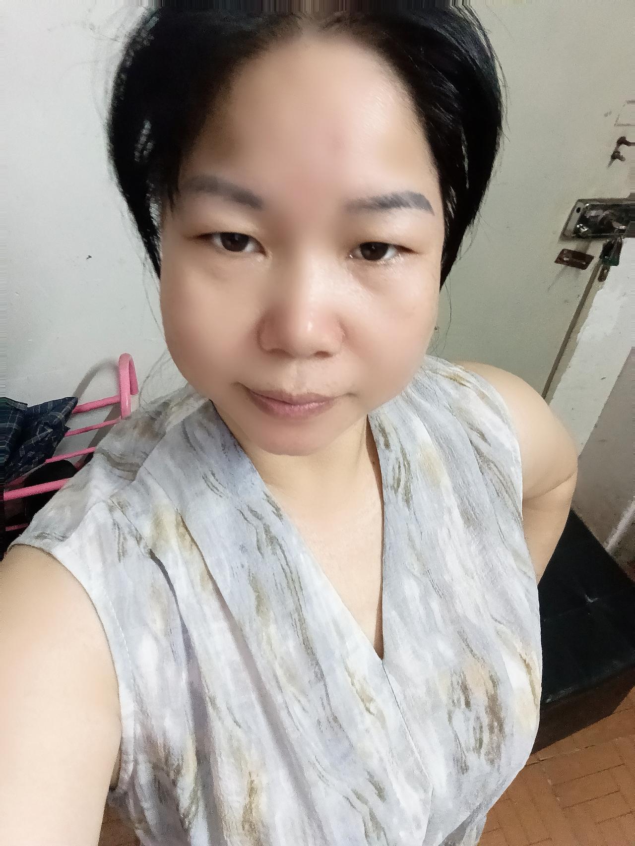 单身打工妹，一个人在深圳出租屋的生活。我本身就是单身一个女人。有很多朋友说，你为