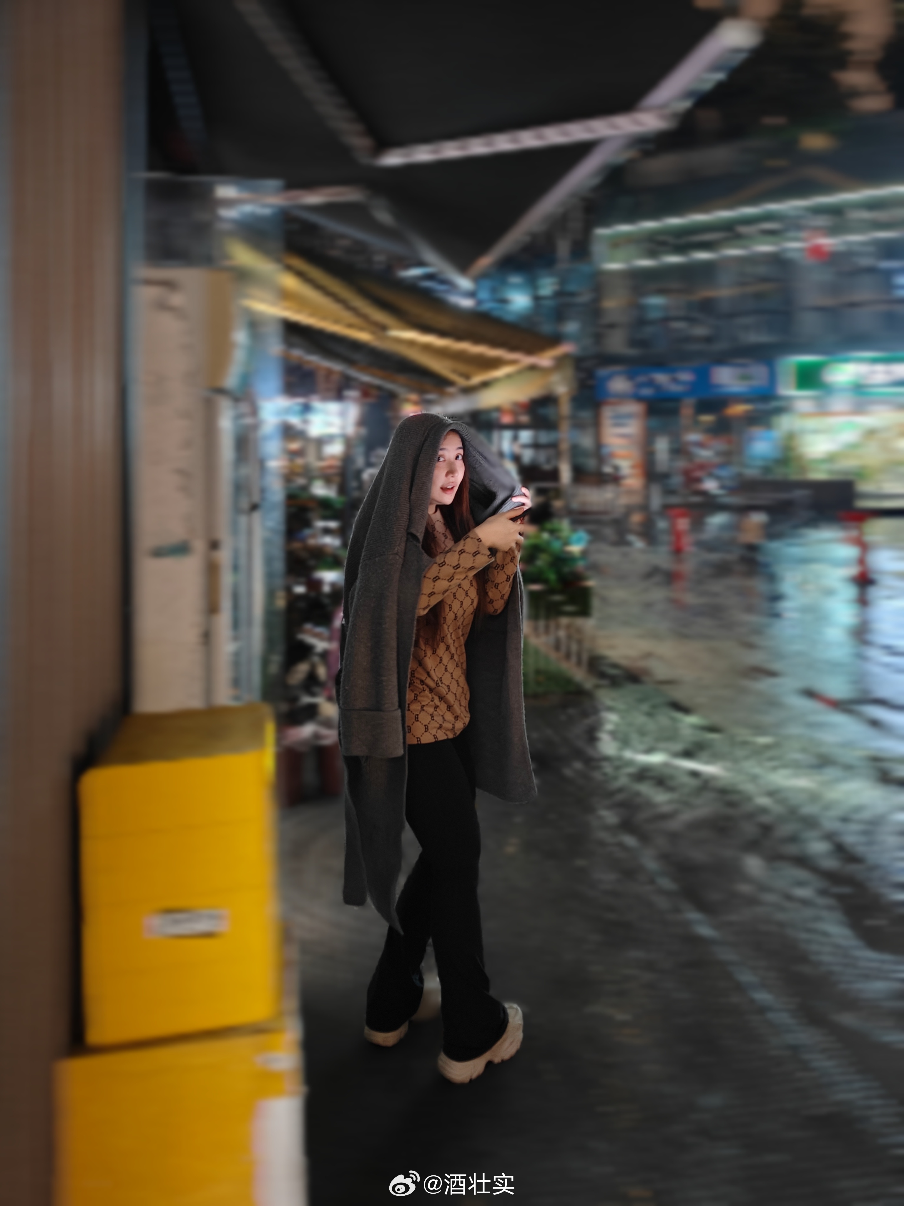 当我对象灵机一动拍组下雨天回眸一笑图我最大的黑粉出图也不过如此了