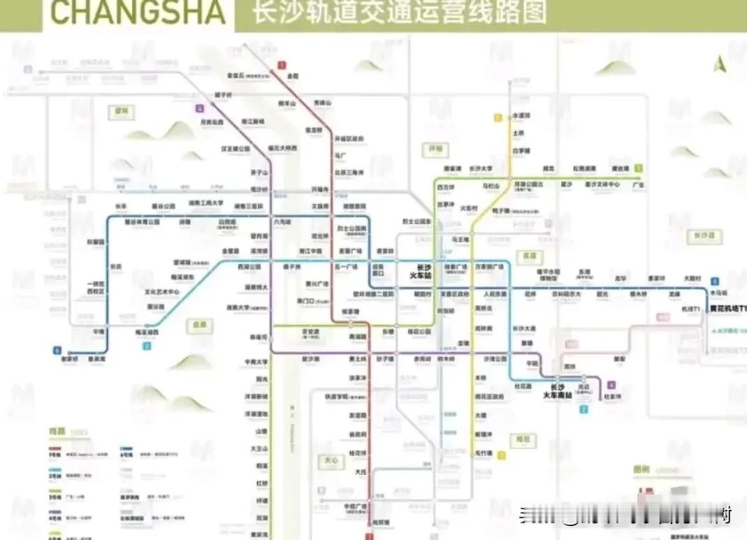 说实话。目前长沙的地铁路网还是缺少干线。待南北东西干线有了，环线才有作用。
成都