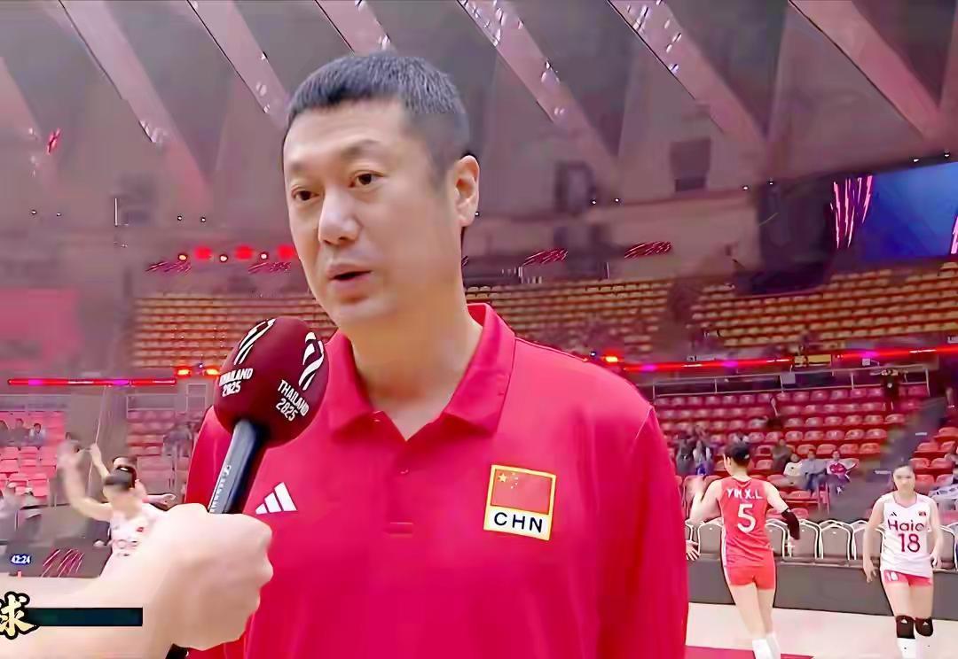人家没有高强度的训练，只有以赛代练都打国际俱乐部，人家心态好快乐排球，中国队打的
