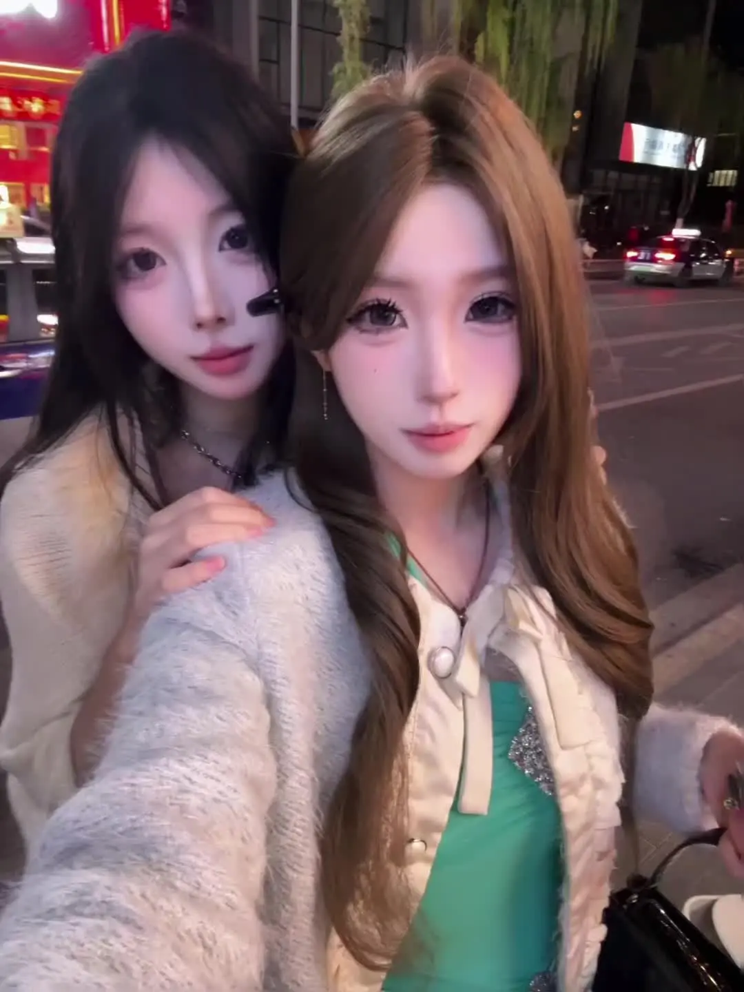 我们俩