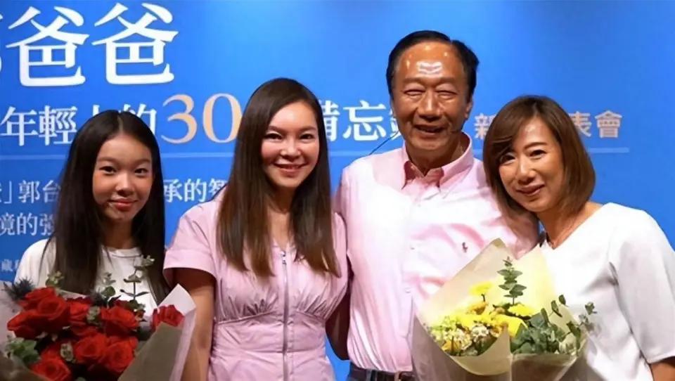 郭台铭高调宣称“若台海有变，我私人飞机也要送补给到前线”立马引爆两岸舆论！
 