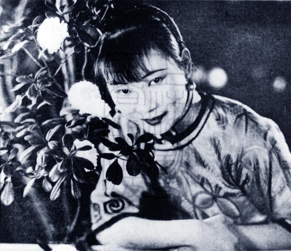 大明星的青涩时光——他们的第一次银幕亮相。
图一：1925年，17岁的胡蝶，在无