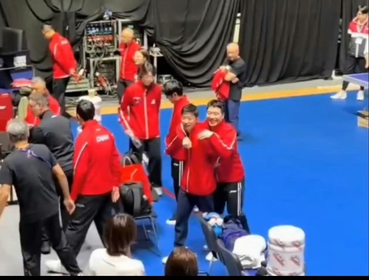 马龙一句话唤醒梁靖崑  马龙被国乒很多人亲近爱戴就是因为他从不以高高在上的口气规