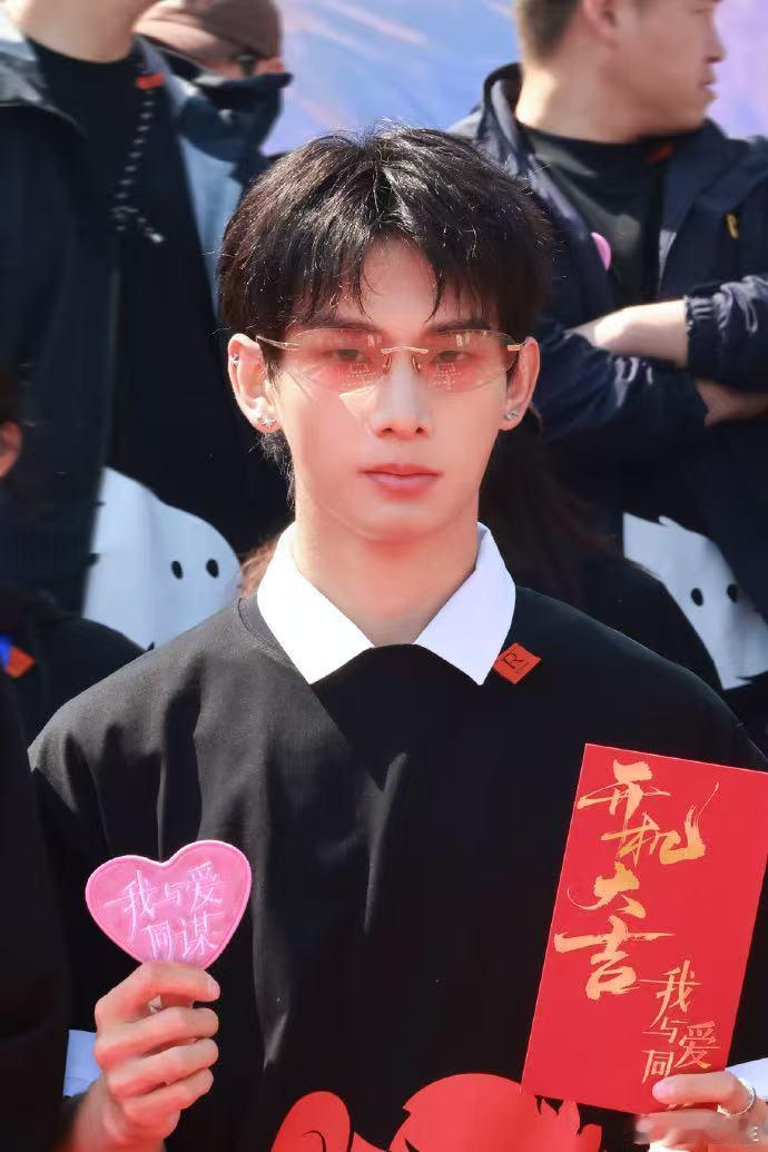 姚琛首次主演男二姚琛这一次饰演了一个非常重要的角色，而且还是我们的男二对于这样的