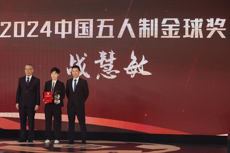 第二次获奖！官方：37岁吴曦获2025中国金球奖，击败蒋光太韦世豪
这一消息无疑