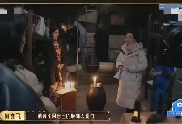 在何赛飞亲身示范指点下，姜贞羽终于拿捏住玉墨独有的风情与傲骨，完美诠释角色风骨。