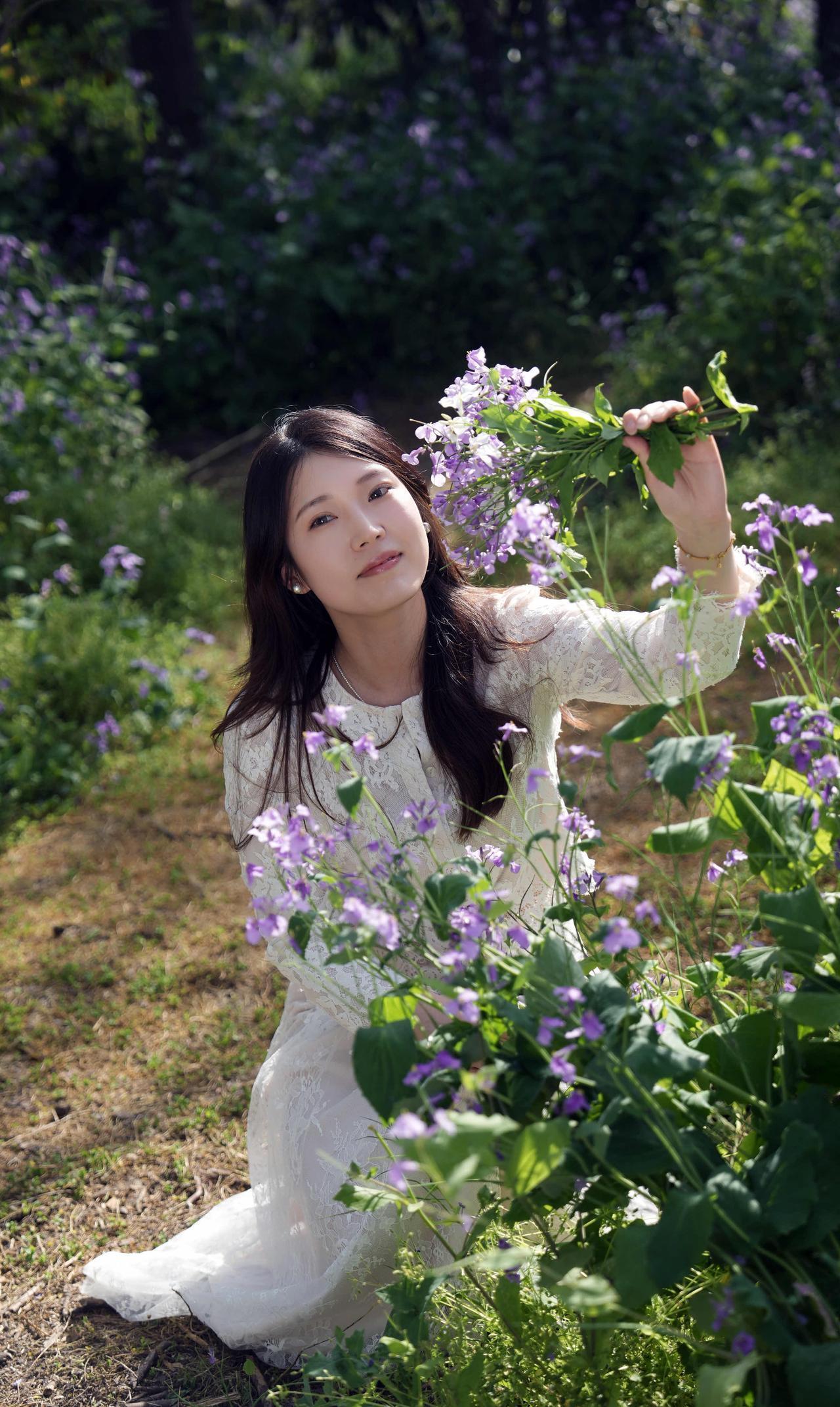 在花海中，与自然共舞的优雅时光。