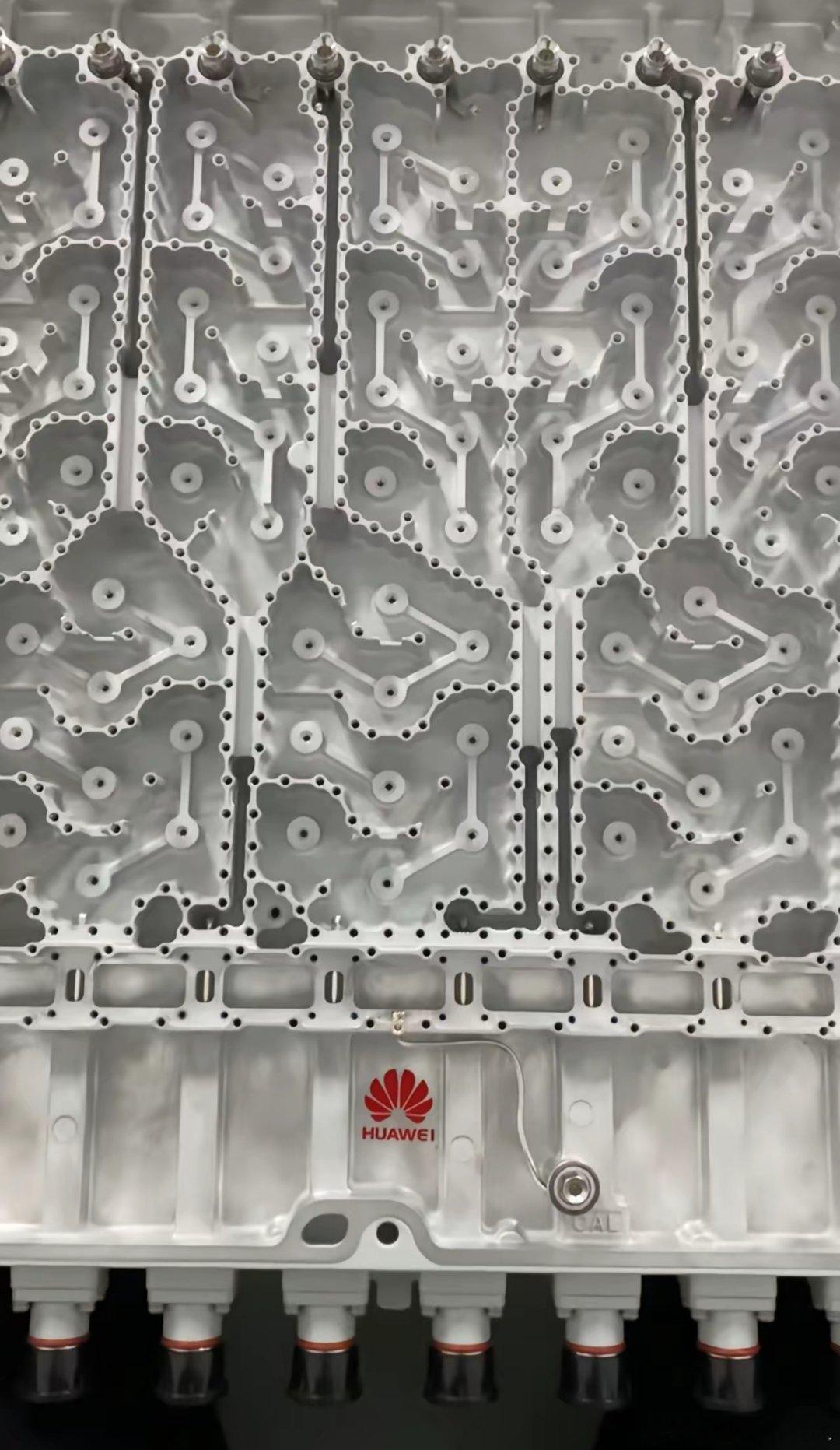 华为的设备，看着挺复杂的。有谁知道这是干啥用的呀？ 