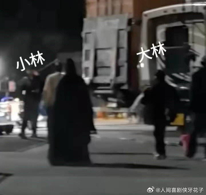 李昀锐哥哥 李昀锐哥哥探班李昀锐，不愧是双胞胎兄弟👬，走路姿势都一样[思考][